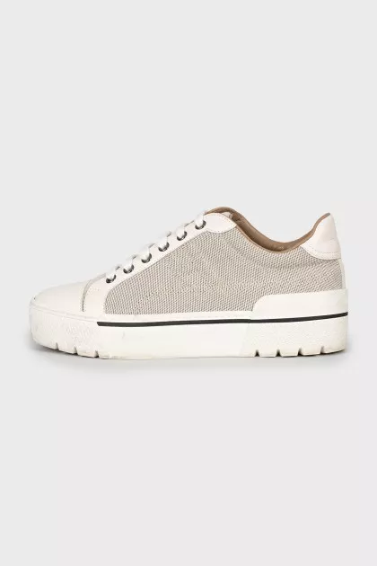 Sneakers with leather toe
