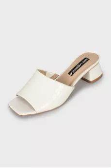 Leather slippers with animal print