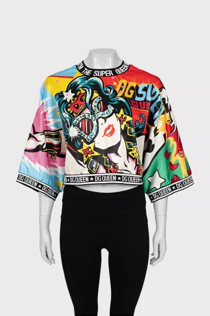 Blouse decorated with elastic