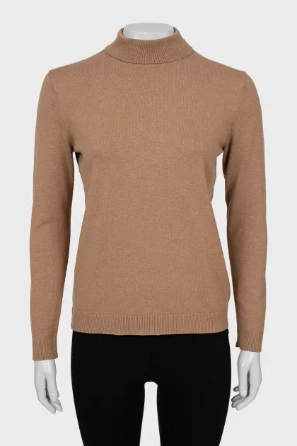 Tight beige golf
