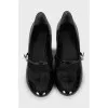 Patent leather shoes with a figured heel