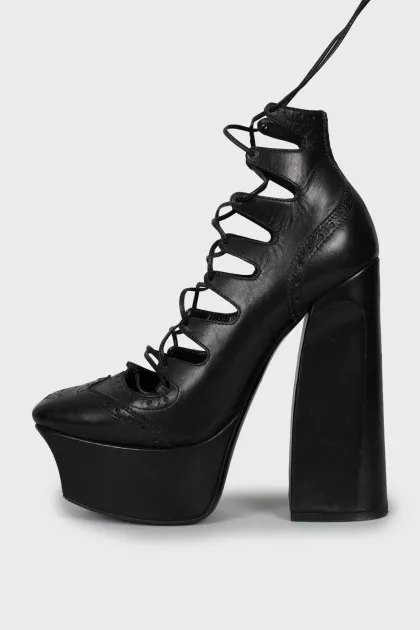Leather lace-up shoes