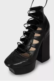 Leather lace-up shoes