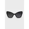 Sunglasses with branded logo on temples