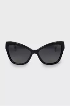 Sunglasses with branded logo on temples