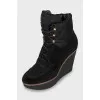 Wedge boots made of textile and suede