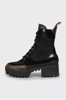 Laureate boots in black