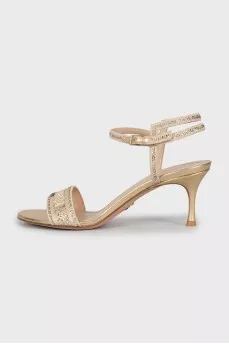 Leather sandals decorated with crystals