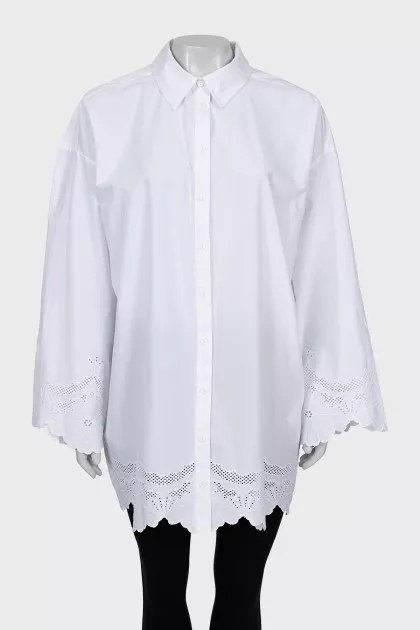 Blouse decorated with embroidery