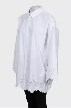 Blouse decorated with embroidery