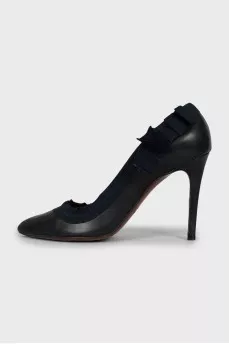 Leather shoes with textile decor
