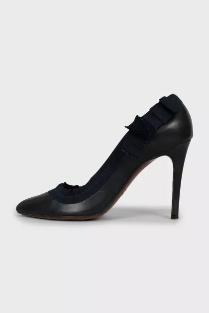 Leather shoes with textile decor