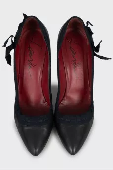 Leather shoes with textile decor