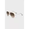 Aviator sunglasses with thin frame