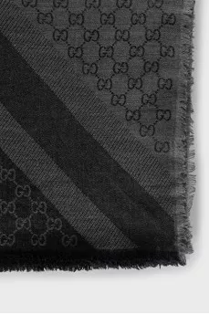 Scarf made of wool and silk