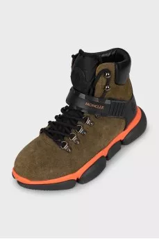 Suede boots with rubber inserts