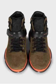 Suede boots with rubber inserts