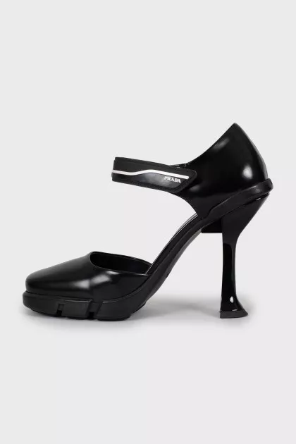 Black leather shoes with square toe