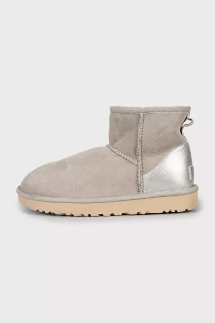 Insulated ugg boots made of grey suede