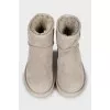 Insulated ugg boots made of grey suede