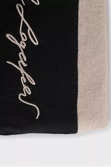 Beige scarf with tag