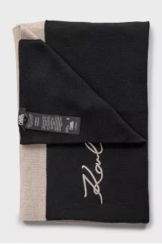 Beige scarf with tag
