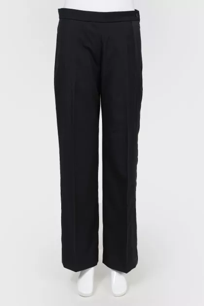 Wide black trousers