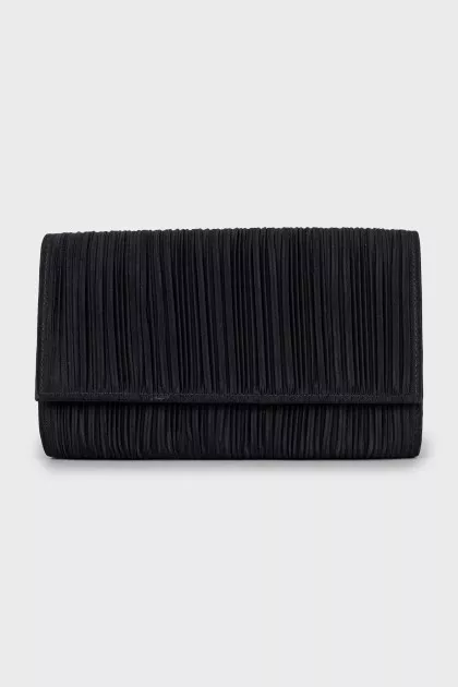 Pleated clutch in black