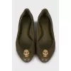 Leather ballet flats decorated with skulls