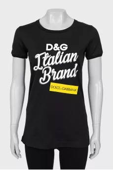 Black fitted t-shirt
