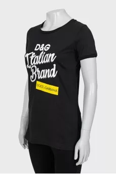 Black fitted t-shirt
