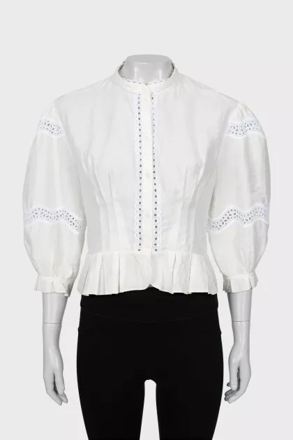 Blouse decorated with lace