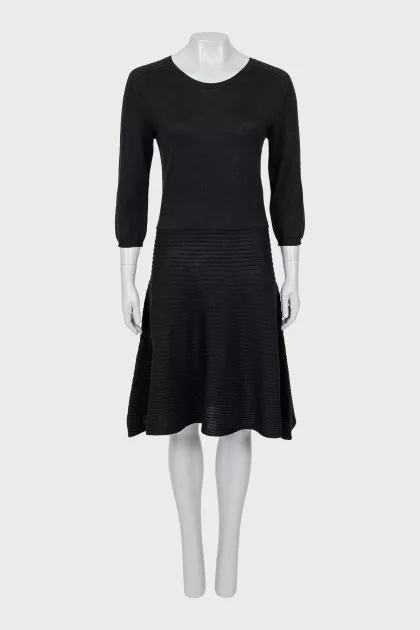Fitted dress with flared skirt