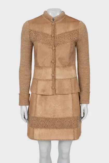 Brown suit with leather elements