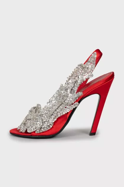 Sandals with a beveled heel and sequins