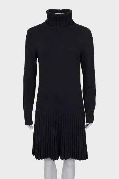 Cashmere dress with pleats