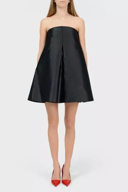 Black dress without shoulders with pockets