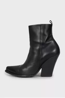 Leather ankle boots with beveled heels