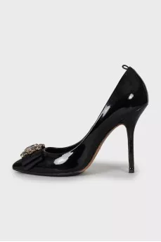 Leather shoes with bow and crystals