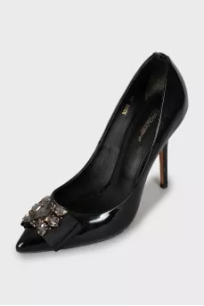 Leather shoes with bow and crystals