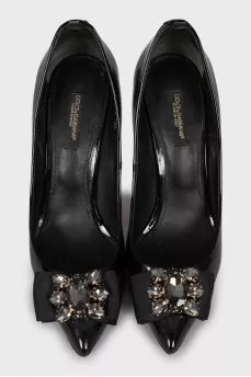 Leather shoes with bow and crystals