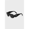 Rectangular sunglasses with wide temples