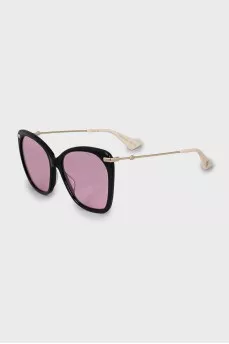 Sunglasses with pink tint