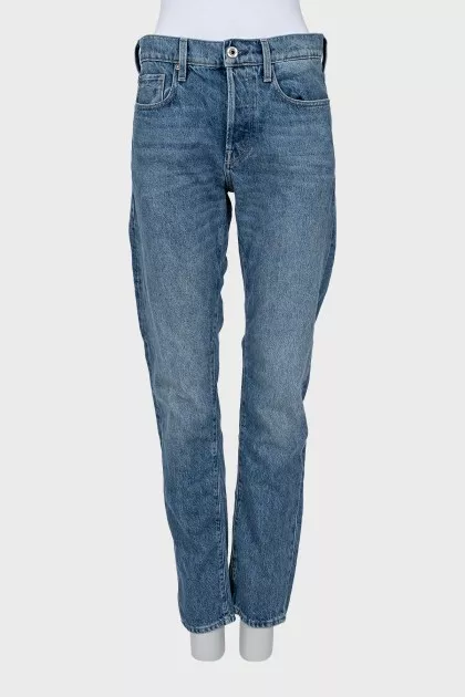Tapered fit jeans with tag