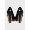 Leather shoes with silver decor
