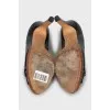 Leather shoes with silver decor