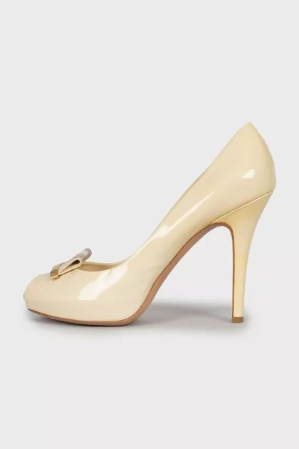 Yellow leather shoes