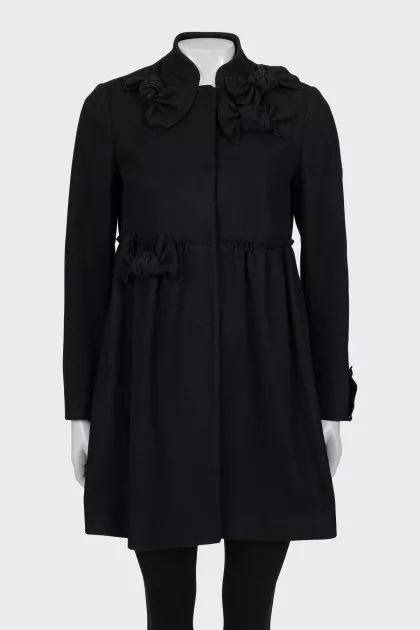Fitted coat decorated with bows