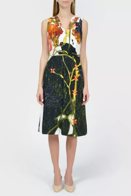 Dress in large flowers with V-cutting