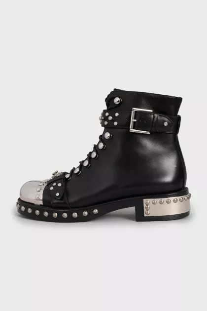 Leather boots with metal decor